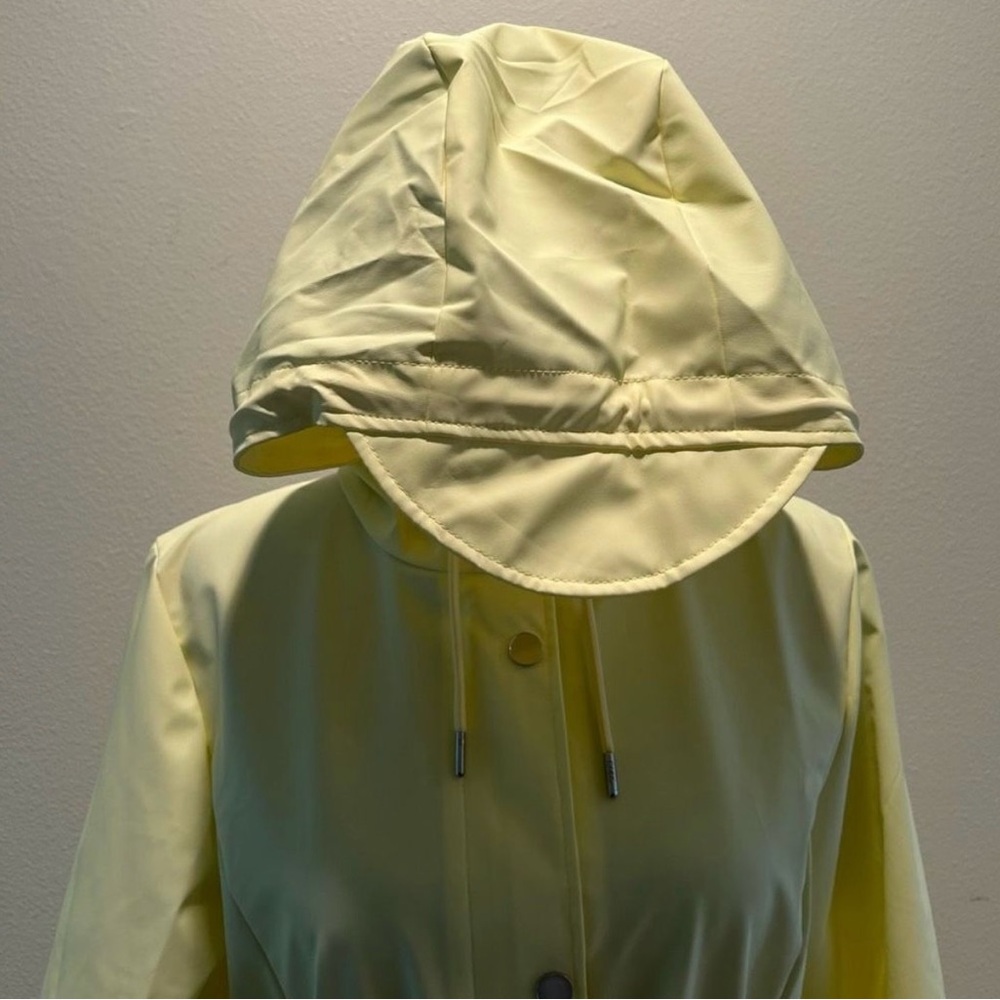 Rains Curve W Jacket in Straw Size: Medium NWT - Picture 7 of 10